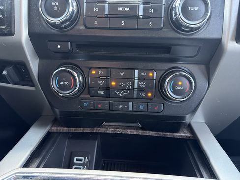 Used 2017 Ford F250 Lariat w/ Lariat Value Package AWD/4WD image 21
