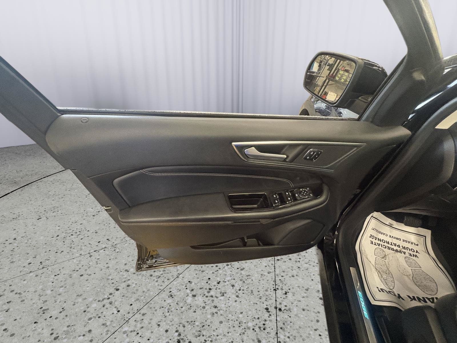 Used 2018 Ford Edge Titanium w/ Equipment Group 301A AWD/4WD image 25