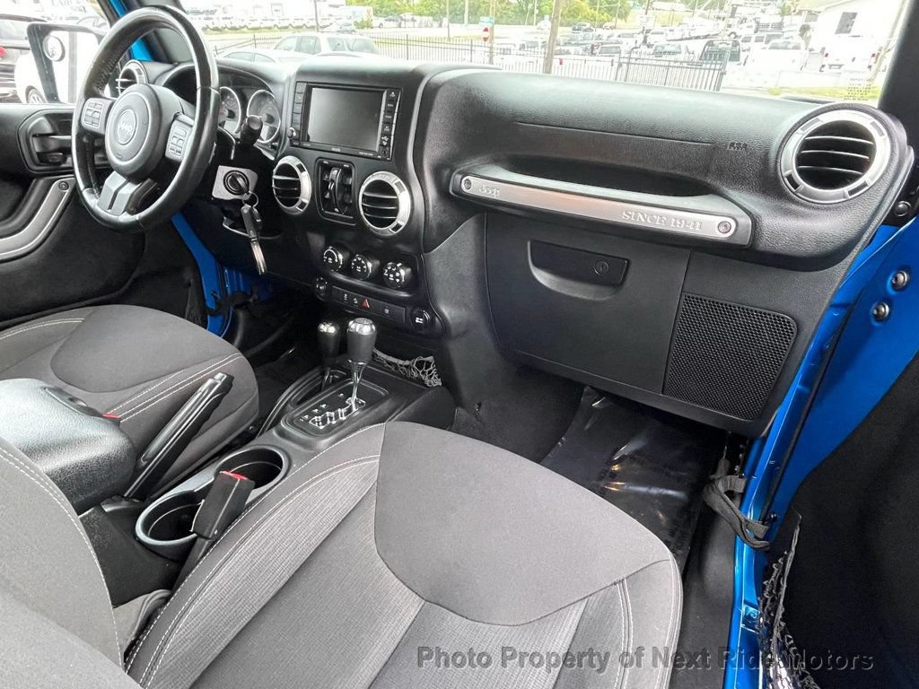 Used 2015 Jeep Wrangler Unlimited Rubicon w/ Connectivity Group AWD/4WD image 16