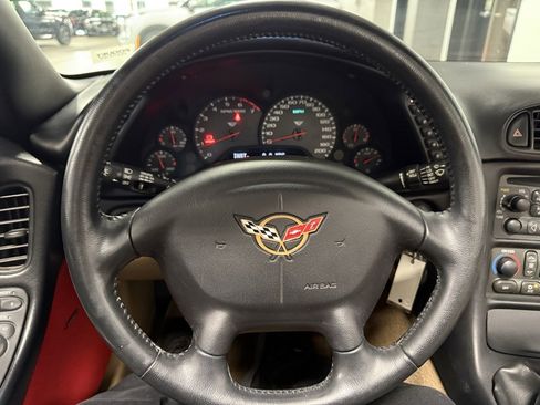 Used 2004 Chevrolet Corvette Convertible w/ Preferred Equipment Group image 10