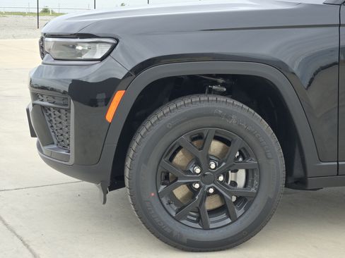 New 2026 Jeep Grand Cherokee L 4WD image 5