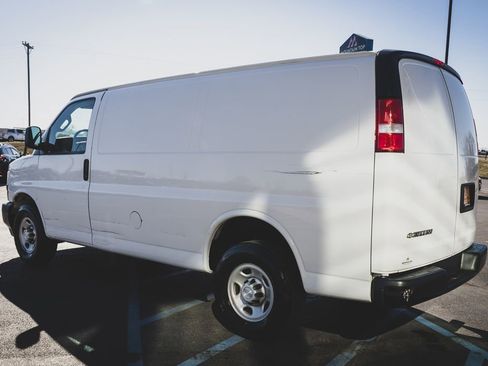 Used 2019 Chevrolet Express 2500 w/ Driver Convenience Package image 7
