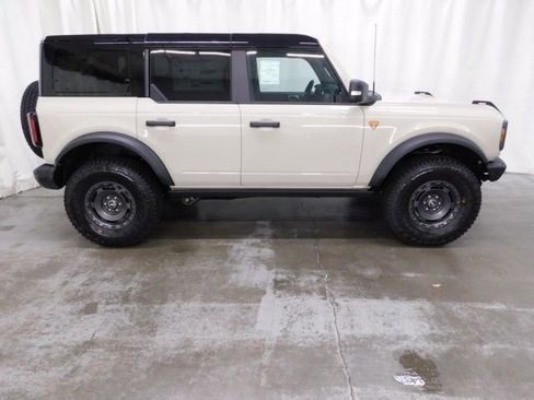 New 2025 Ford Bronco Badlands image 2