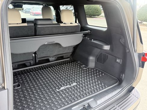 Used 2025 Lexus GX 550 image 13