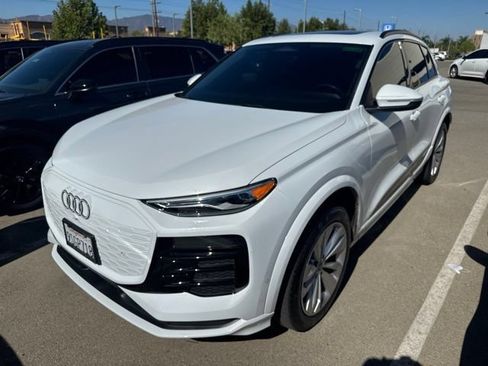 Used 2025 Audi Q6 e-tron Premium w/ Convenience Package RWD image 2