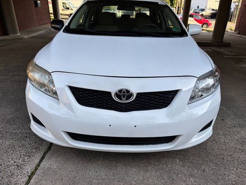 Used 2010 Toyota Corolla LE FWD image 2