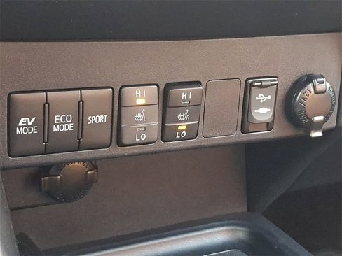 Certified 2017 Toyota RAV4 Limited image 25