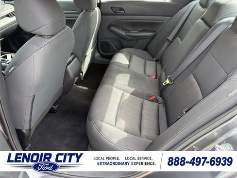 Used 2024 Nissan Altima 2.5 SV FWD image 11