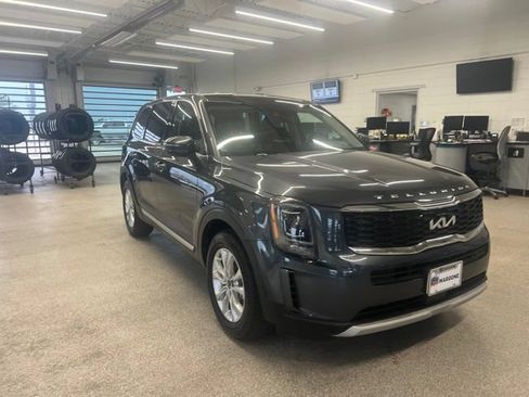 Used 2022 Kia Telluride LX AWD/4WD image 3