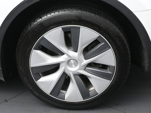 Used 2023 Tesla Model Y Long Range AWD/4WD image 35
