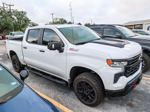 Used 2025 Chevrolet Silverado 1500 LT Trail Boss w/ LT Trail Boss Premium Package AWD/4WD image 7
