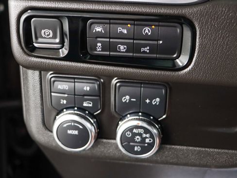 Used 2025 GMC Yukon Denali w/ Sun & Power Step Package image 23