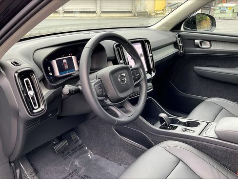 Used 2025 Volvo XC40 B5 Core w/ Protection Package Premier image 17