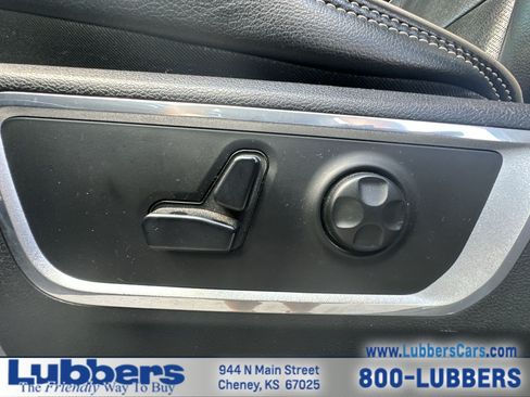 Used 2019 RAM 1500 Laramie AWD/4WD image 12