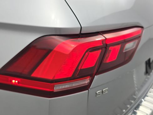 Used 2023 Volkswagen Tiguan SE FWD image 34