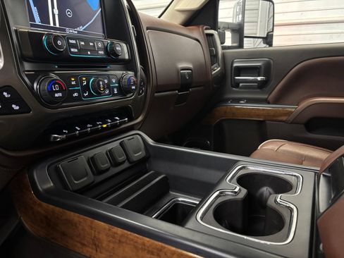 Used 2019 Chevrolet Silverado 2500 High Country w/ Duramax Plus Package AWD/4WD image 20
