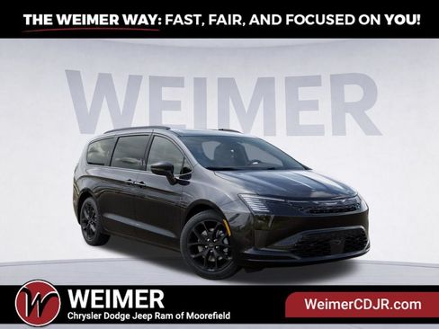 New 2027 Chrysler Pacifica Limited w/ Trailer Tow Group AWD/4WD image 5