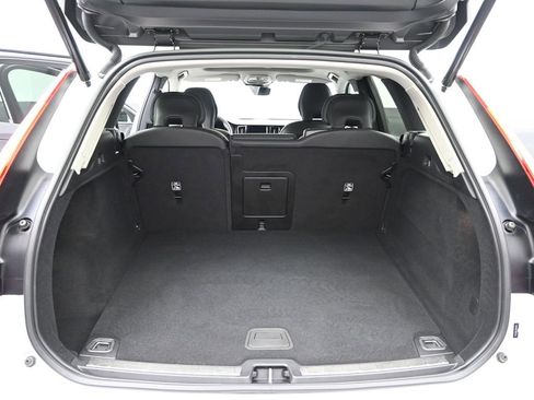 Used 2024 Volvo XC60 B5 Plus image 20