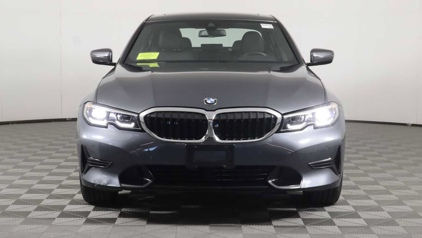 Used 2021 BMW 330i xDrive Sedan w/ Convenience Package AWD/4WD image 2