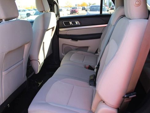 Used 2018 Ford Explorer XLT image 25