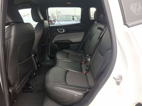 Used 2023 Jeep Compass Latitude image 11