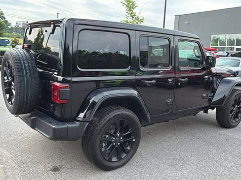 Used 2025 Jeep Wrangler Unlimited Sahara w/ Safety Group AWD/4WD image 8