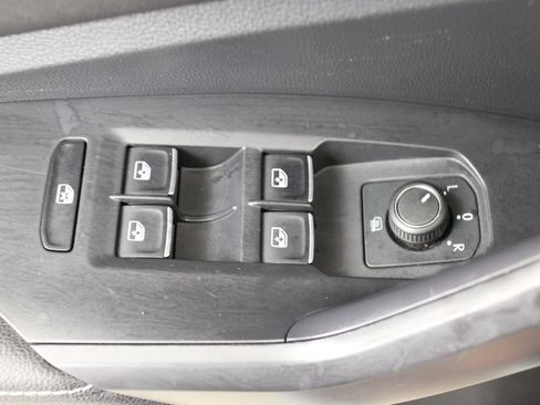Used 2024 Volkswagen Jetta SE FWD image 16