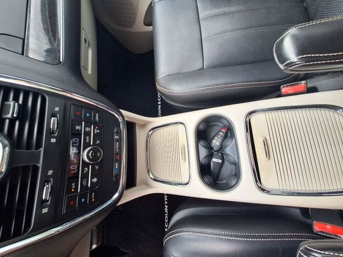 Used 2015 Chrysler Town & Country Touring-L w/ Driver Convenience Group FWD image 25