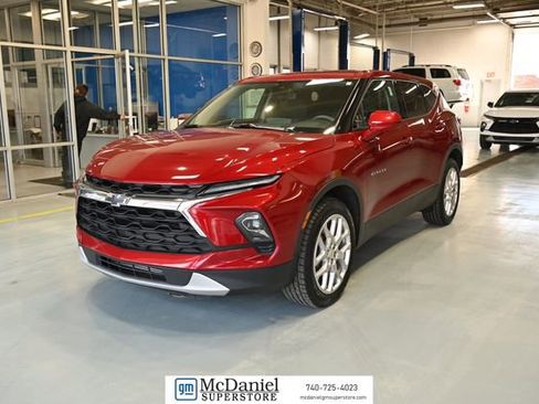 Used 2023 Chevrolet Blazer LT image 1