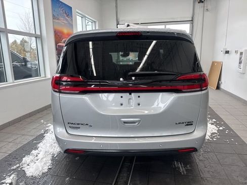 New 2026 Chrysler Pacifica Limited w/ S Appearance Package AWD/4WD image 4