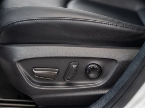 Certified 2021 Toyota Prius FWD image 39