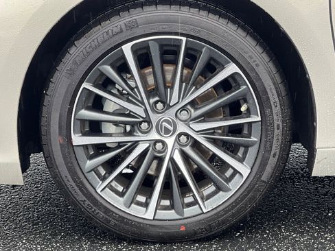 Used 2025 Lexus ES 300h w/ Premium Package image 12