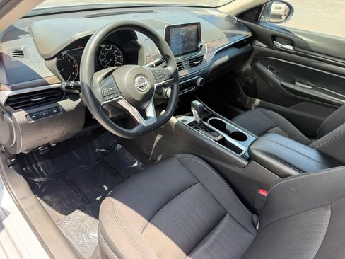Used 2024 Nissan Altima 2.5 SV FWD image 12