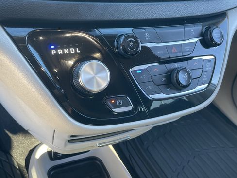 Used 2023 Chrysler Voyager LX image 26