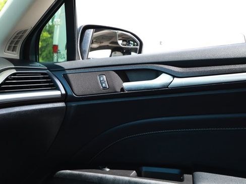 Used 2018 Ford Fusion Titanium FWD image 28
