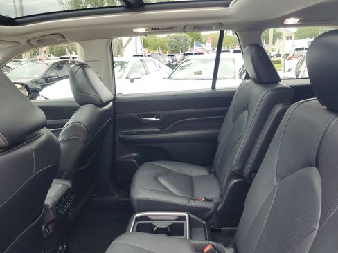 Certified 2025 Toyota Grand Highlander FWD image 12