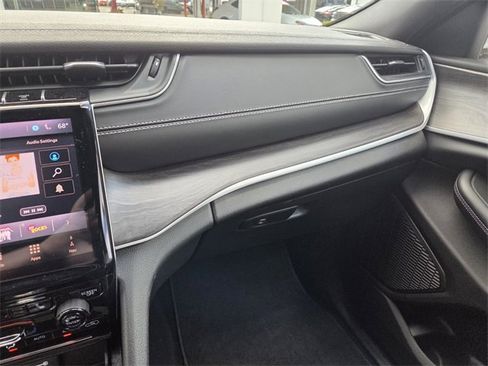 Certified 2025 Jeep Grand Cherokee Limited w/ Black Appearance Package image 27