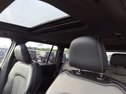 New 2025 Jeep Grand Cherokee Altitude image 12