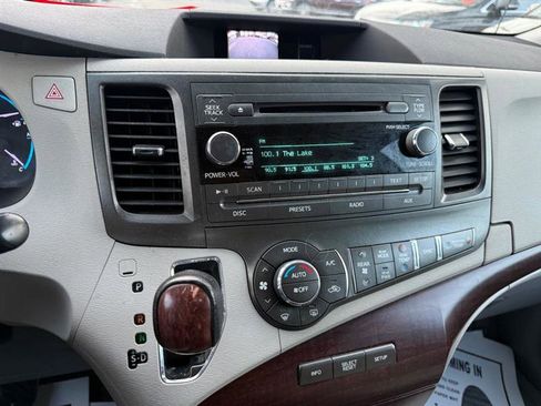 Used 2011 Toyota Sienna XLE image 20