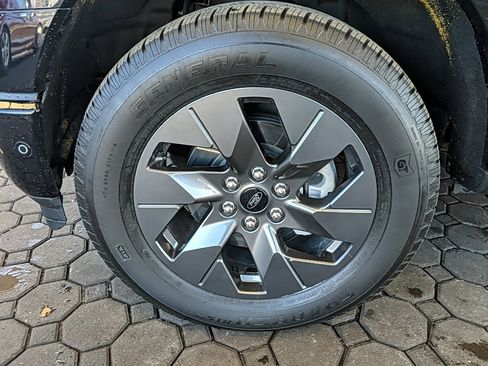 Used 2022 Ford F150 Lightning Lariat image 10