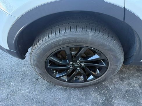 Used 2019 Land Rover Discovery Sport SE image 8