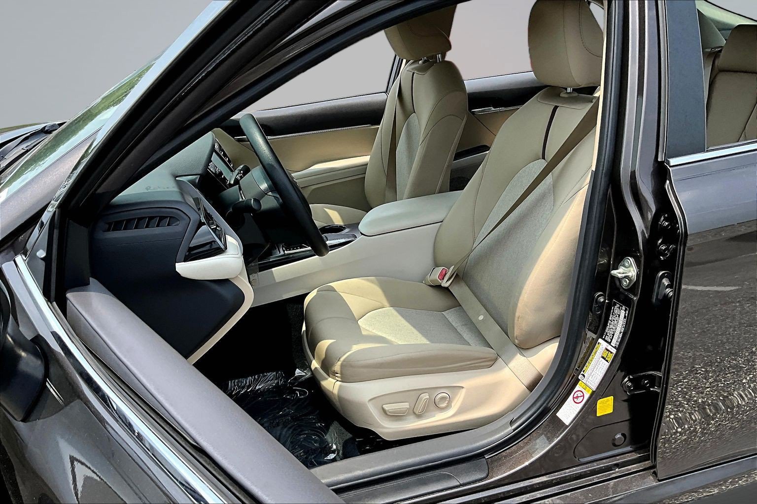 Used 2019 Toyota Camry LE FWD image 18