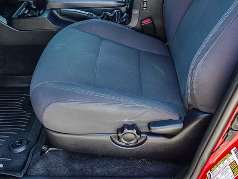 Used 2019 Toyota Tacoma TRD Off-Road w/ Technology Package AWD/4WD image 21