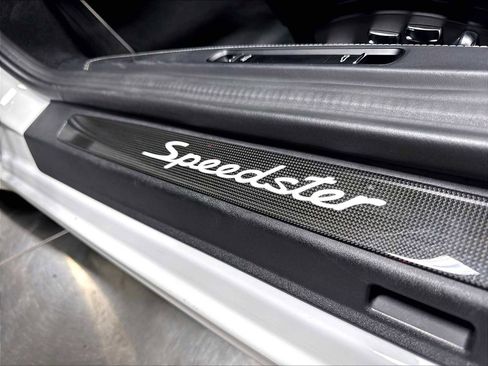 Used 2019 Porsche 911 Speedster RWD image 40