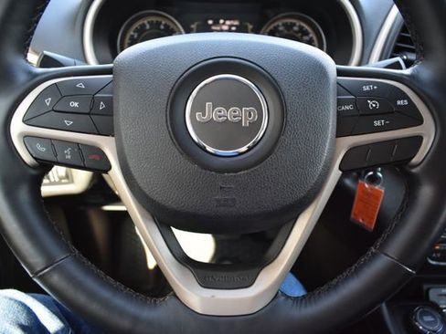 Used 2015 Jeep Cherokee Latitude w/ Cold Weather Group AWD/4WD image 22