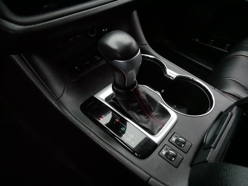 Used 2019 Toyota Highlander SE image 24