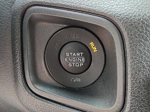 Used 2024 Jeep Wrangler Unlimited w/ Convenience Group AWD/4WD image 20