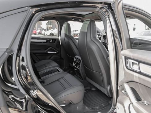 Used 2020 Porsche Cayenne Turbo image 44