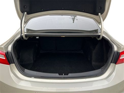 Used 2016 Chevrolet Malibu LT image 18