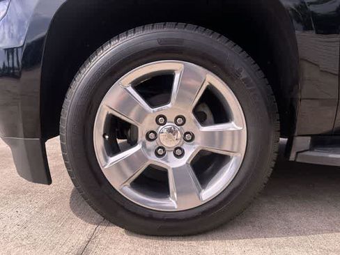 Used 2017 Chevrolet Suburban LT RWD image 20